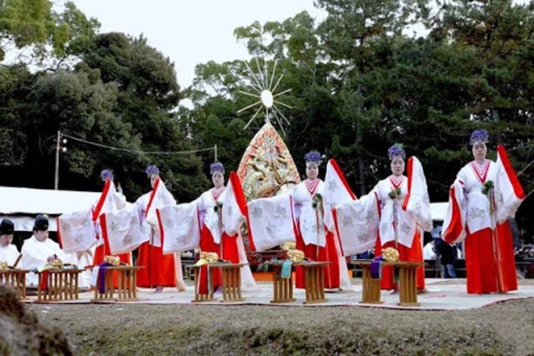 Lễ hội văn hóa Kasuga Wakamiya kéo dài từ ngày 15 – 18/12